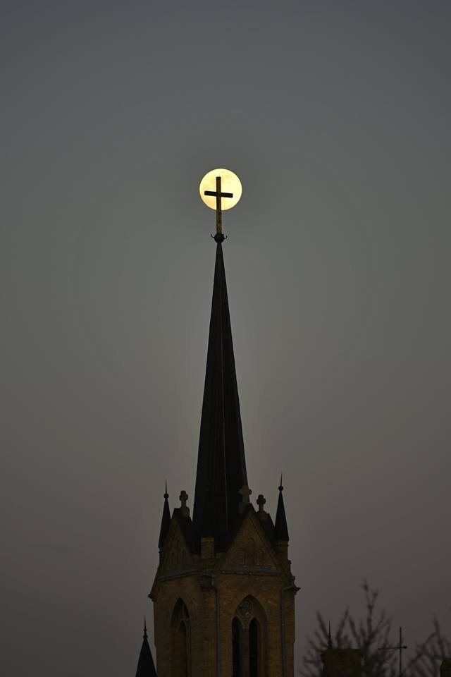 Фотограф опублікував магічні світлини вечірнього Луцька