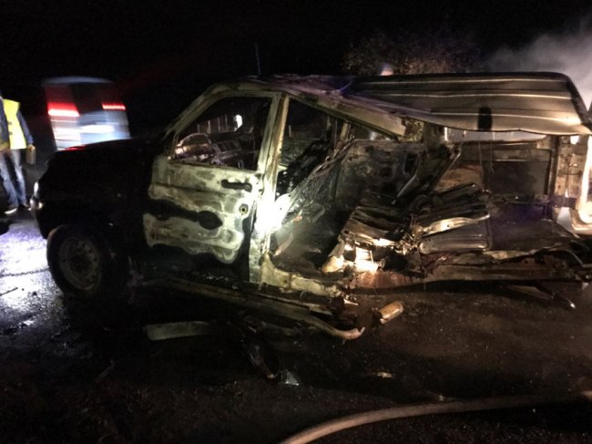 На Рівненщині посеред траси  згоріла автівка