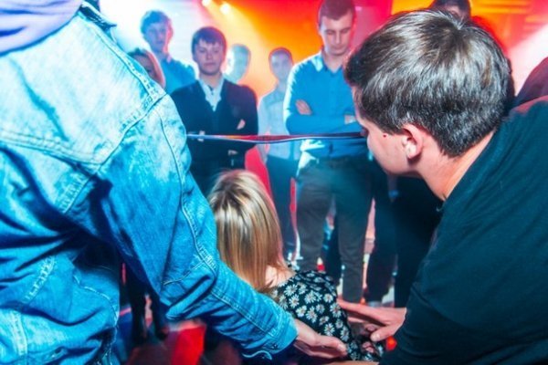 «Хлопці проти дівчат» - розваги в луцькому клубі. ФОТО