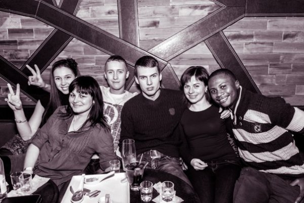 «Хлопці проти дівчат» - розваги в луцькому клубі. ФОТО