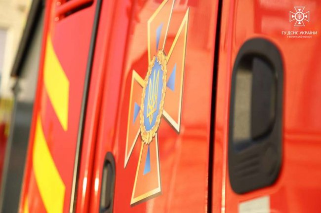 Луцькі рятувальники отримали нове спецавто. ФОТО