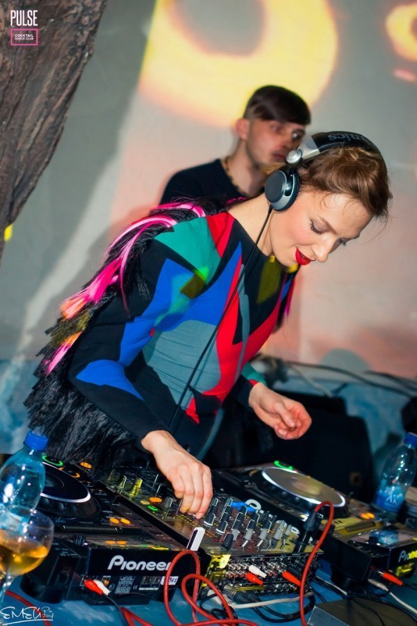 Телеведуча Василіса Фролова розважала лучан на День закоханих. ФОТО