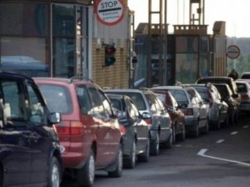 На українсько-польському кордоні у чергах застрягли 1300 автомобілів
