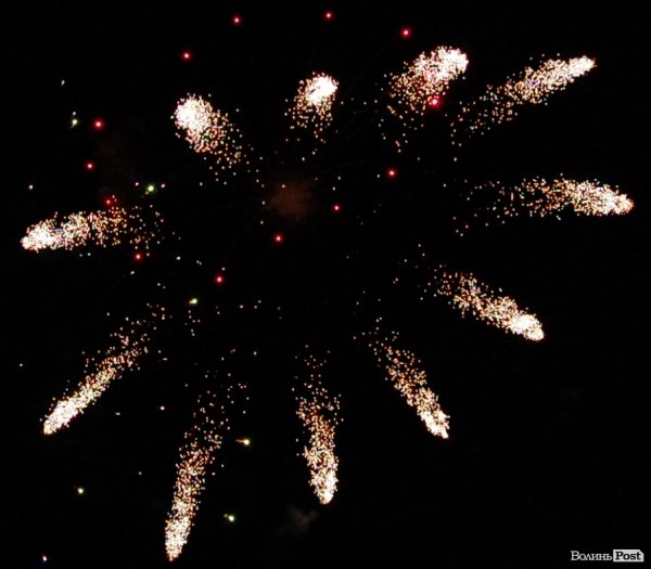 Вогнем і піротехнікою Луцьк відсалютував Перемозі