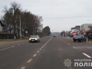 У селі під Луцьком на переході збили 23-річну дівчину