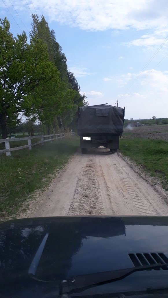 На Волині зловили авто, завантажене незаконно зрубаним лісом