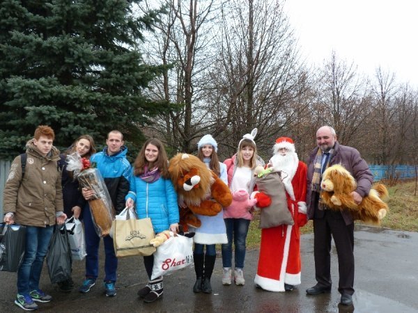 Волинські студенти привітали дітей обласного санаторію з Днем святого Миколая. ФОТО