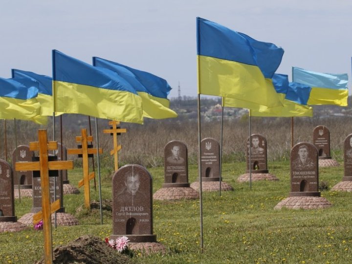 Дмитрівська батьківська субота 2026: коли поминати померлих і що не можна робити