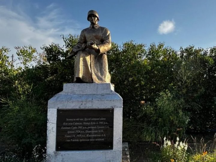 Декомунізація пройшла повз Світязь: у туристичному селі досі стоїть радянський солдат