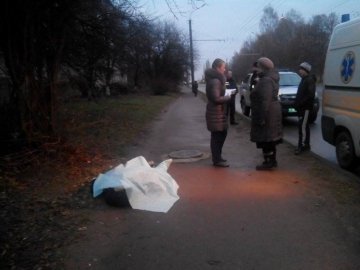 У Луцьку посеред вулиці померла жінка. ФОТО