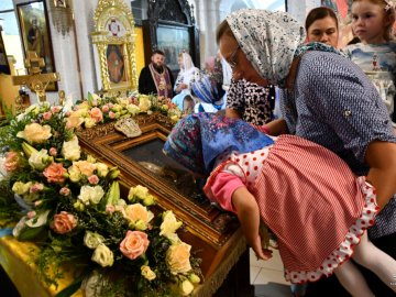 До Луцька привезли чудотворну мироточиву ікону. ФОТО