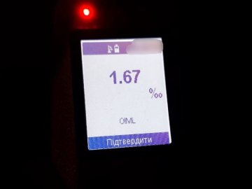 У Луцьку під час комендантської години затримали 23-річну п'яну водійку