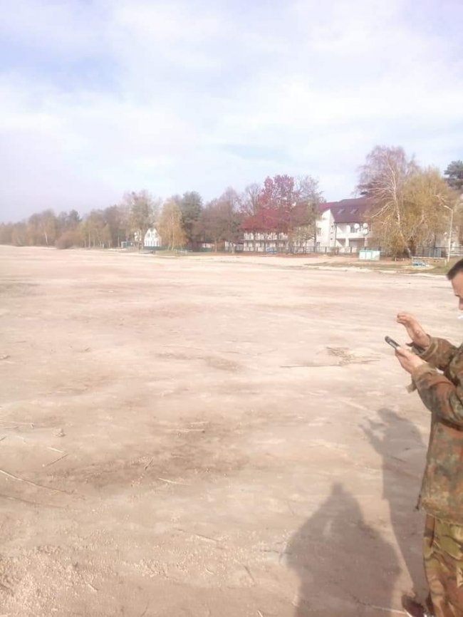 На деяких ділянках берега озера Світязь вода відійшла на 90 метрів. ФОТО