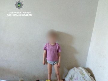 Лучанка, яка лишила дитину на самоті, поскаржилася на поліцію