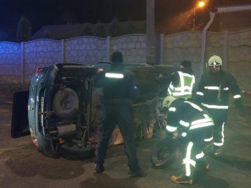 У Луцьку сталася ДТП: автівка перекинулася на дах