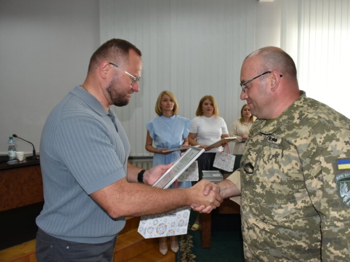 У Луцьку нагородили тринадцятьох військовослужбовців Повітряних сил, які захищають місто від дронів та ракет