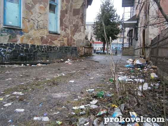 У центрі Ковеля - сміттєва «оаза». ФОТО