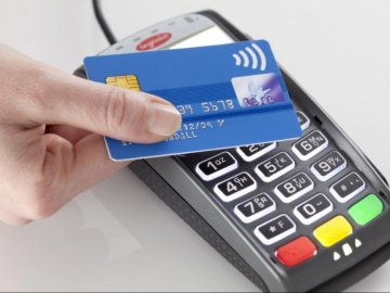 В Україні пропонують впровадити безготівкову оплату у всіх магазинах у 2020 році