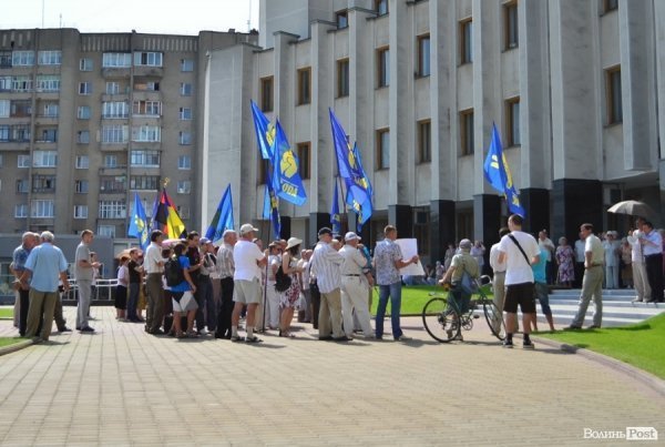 У Луцьку через мовний закон пікетували облдержадміністрацію