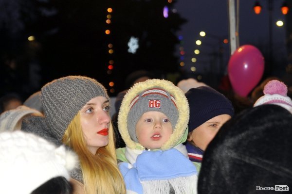 У Луцьку засяяла головна ялинка