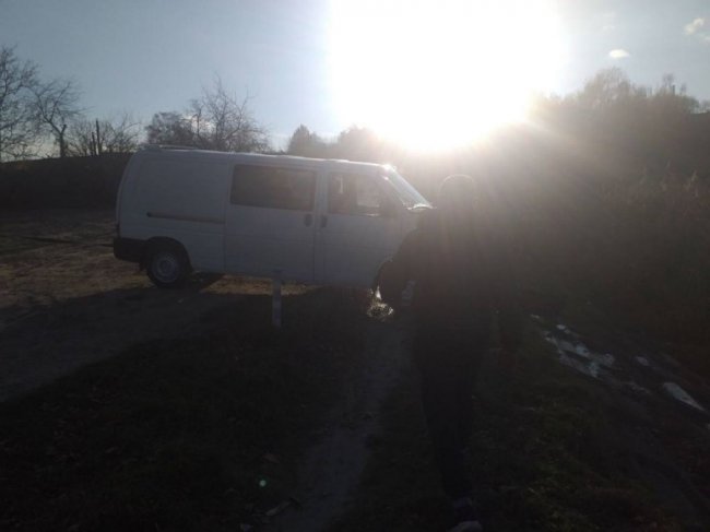 На Волині бус злетів в озеро. ФОТО