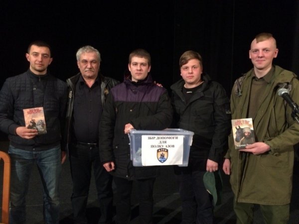 Збір коштів на потреби українських бійців під час презентації книги Василя Шкляра