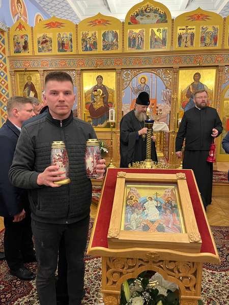 До луцьких храмів ПЦУ везуть Благодатний вогонь. ФОТО