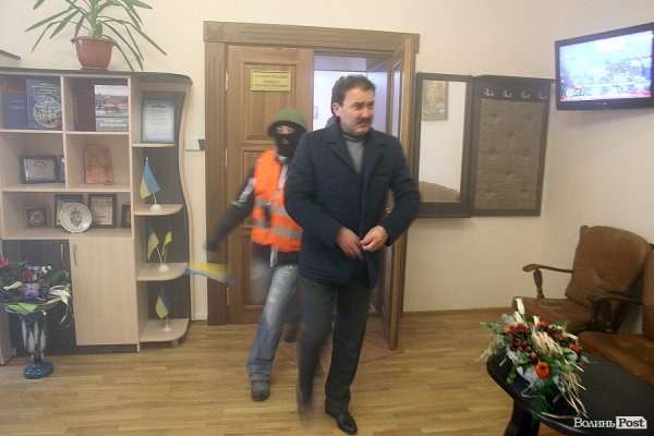 Як у Луцьку «викурювали» міліцію. ФОТО