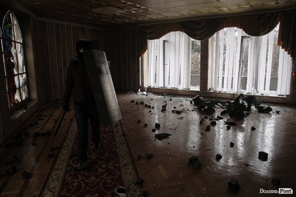 Як у Луцьку «викурювали» міліцію. ФОТО