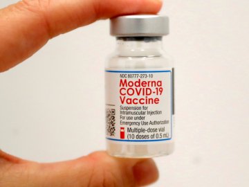 В Україну привезли два мільйони доз американської вакцини Moderna