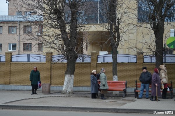 Луцький Автомайдан відновить бруківку біля міліції. ФОТО