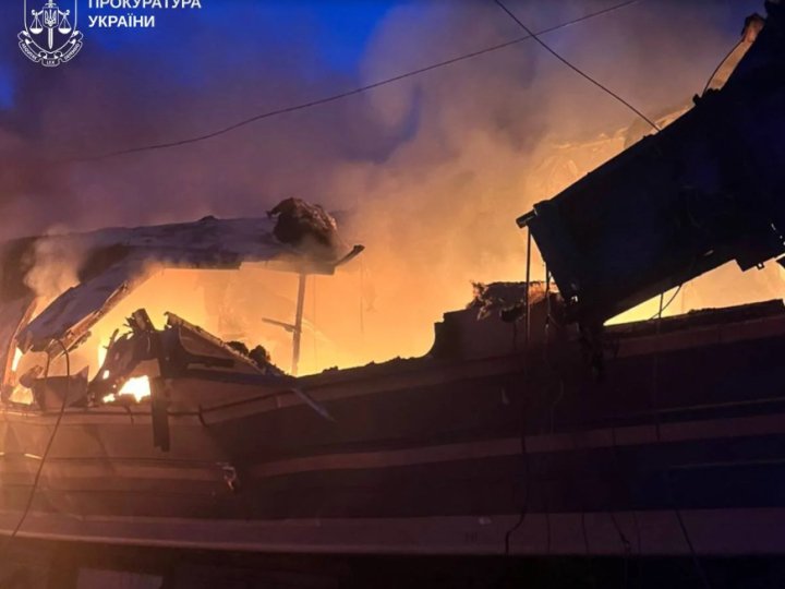 На Харківщині росіяни обстріляли пасажирський потяг, є загиблі