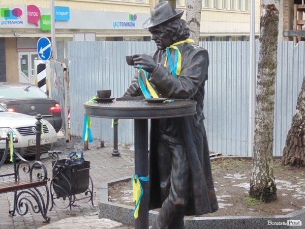 «Революційні» пам'ятники Луцька. ФОТО