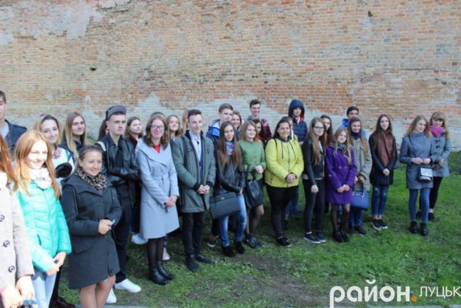 Як першокурсникам у Луцькому замку вручали студквитки 