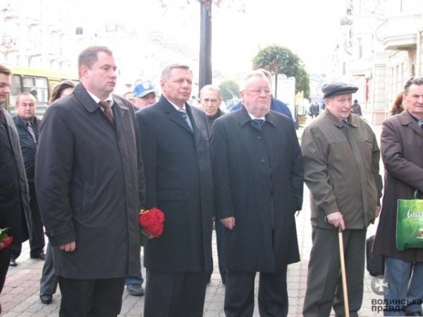 У Луцьку радянському керівникові відкрили меморіальну дошку. ФОТО