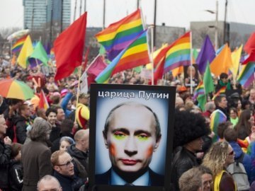  В Амстердамі проти Путіна протестують геї. ФОТО