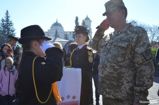 «Нам є що захищати»: урочиста посвята ліцеїстів у Луцьку.  ФОТО