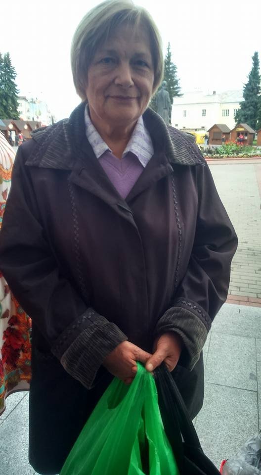 Волинські волонтери гаражним розпродажем заробили 20 тисяч для бійців АТО. ФОТО