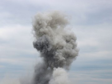 Росія вдарила зі С-300 по Запоріжжю: горить  об'єкт інфраструктури