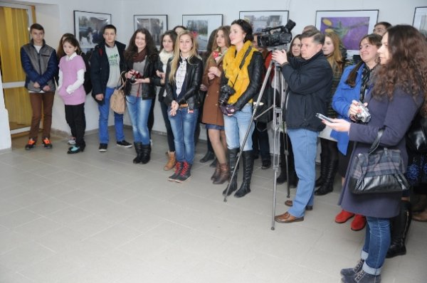 Волинські підлітки показали у фото, як бачать проблему насильства. ФОТО