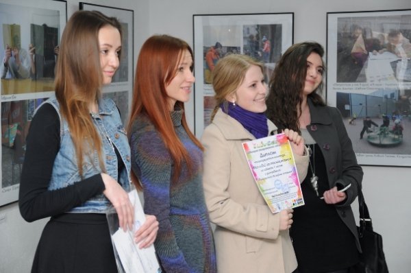 Волинські підлітки показали у фото, як бачать проблему насильства. ФОТО