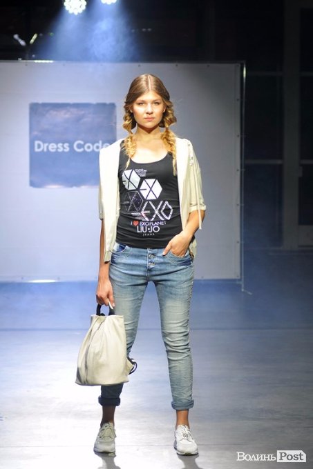 Свято краси і моди: як мийку в Луцьку перетворили на модний подіум