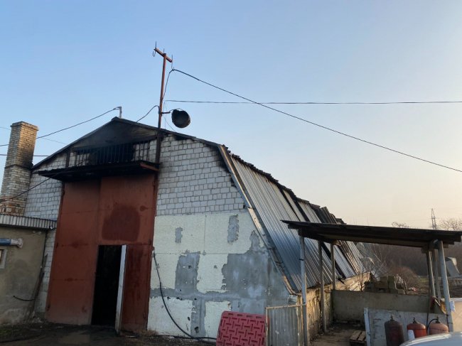 У Мукачеві горів свинокомплекс, загинуло 165 тварин. ФОТО