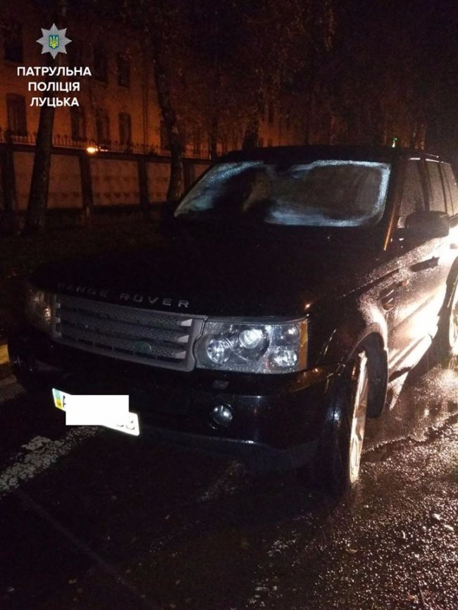 Проігнорувала світлофор: у Луцьку затримали п’яну дівчину на Range Rover. ВІДЕО
