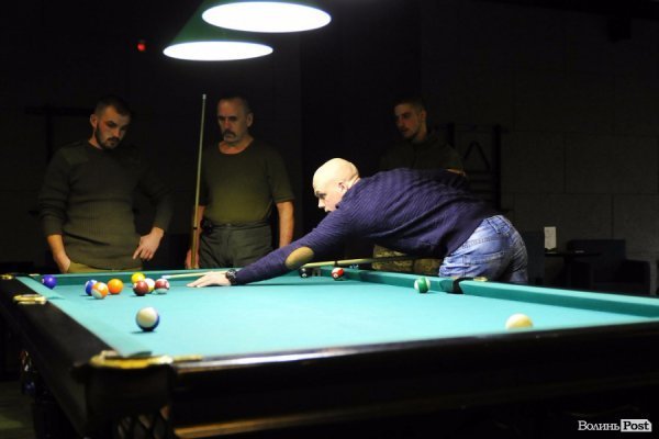 Кіно й розваги: у Луцьку благодійники організували для бійців емоційну реабілітацію