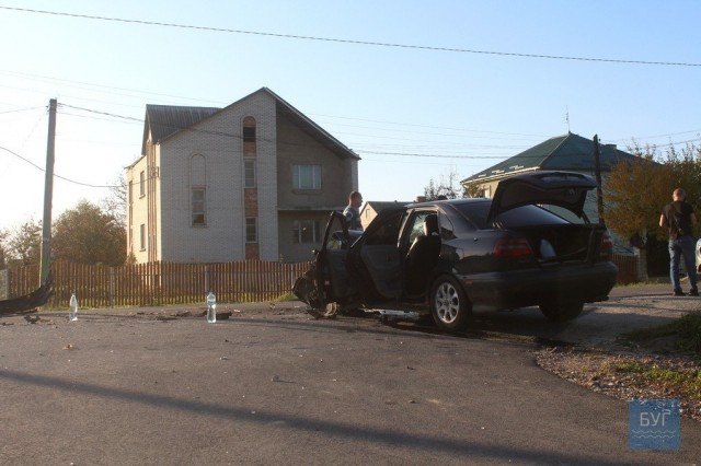 Небезпечний обгін: на Волині зіткнулись бус та легковик. ФОТО