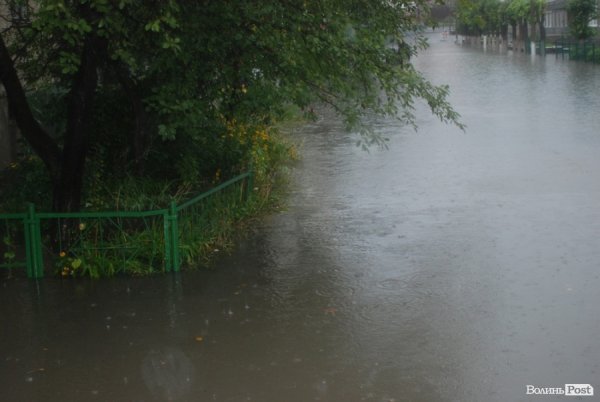 Затоплений тротуар