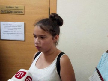 Школярка оскаржує новий український правопис