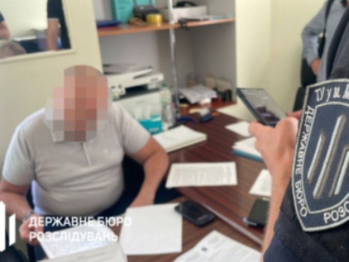 Посадовця з Одещини, спійманого на хабарі, підозрюють ще у незаконному збагаченні
