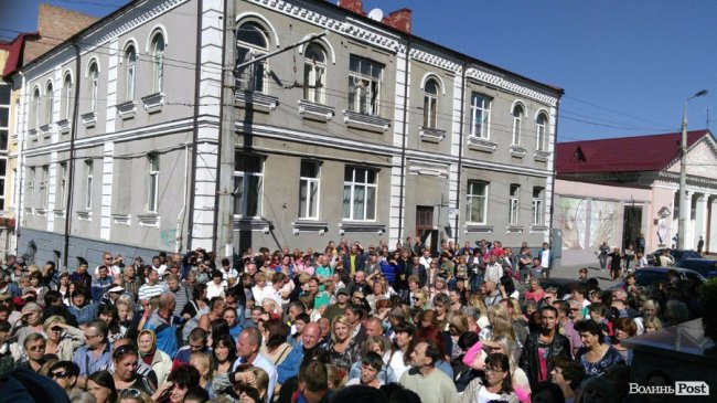 Підприємці перекрили дорогу перед Луцькрадою